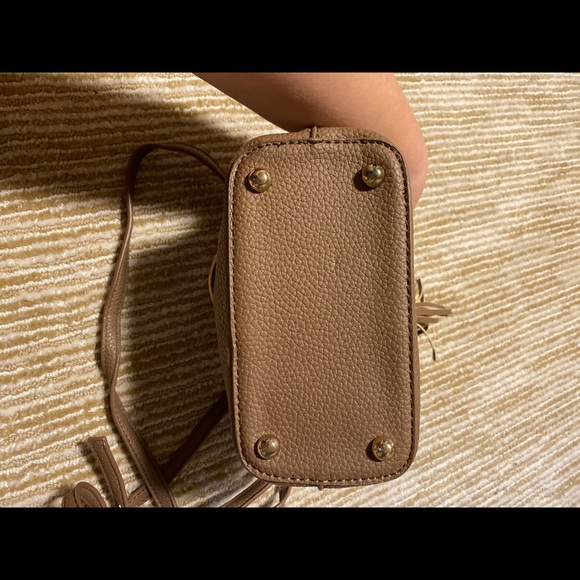Small brown synch cross body bag. - Picture 5 of 7